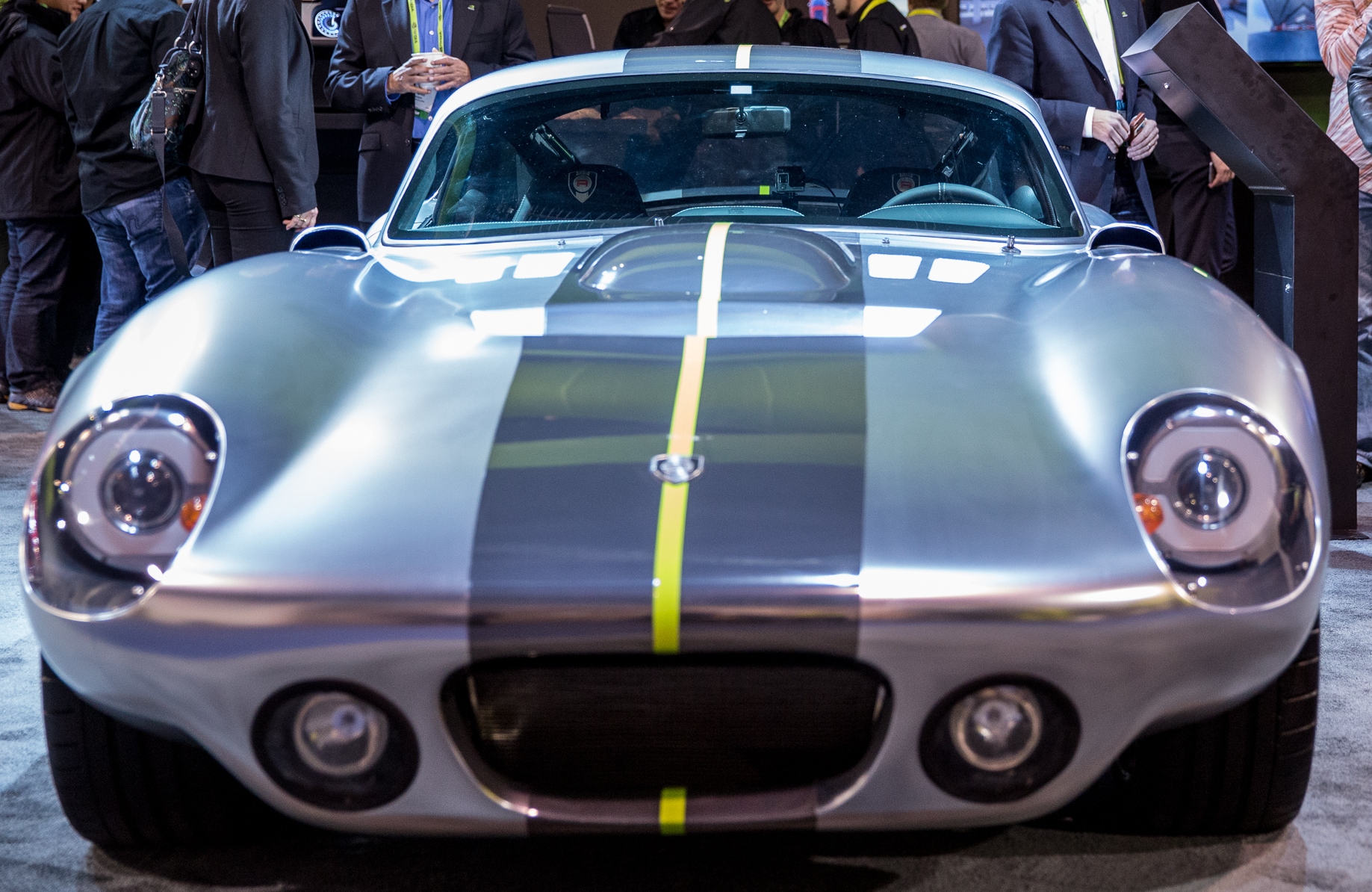 renovo-supercar_m