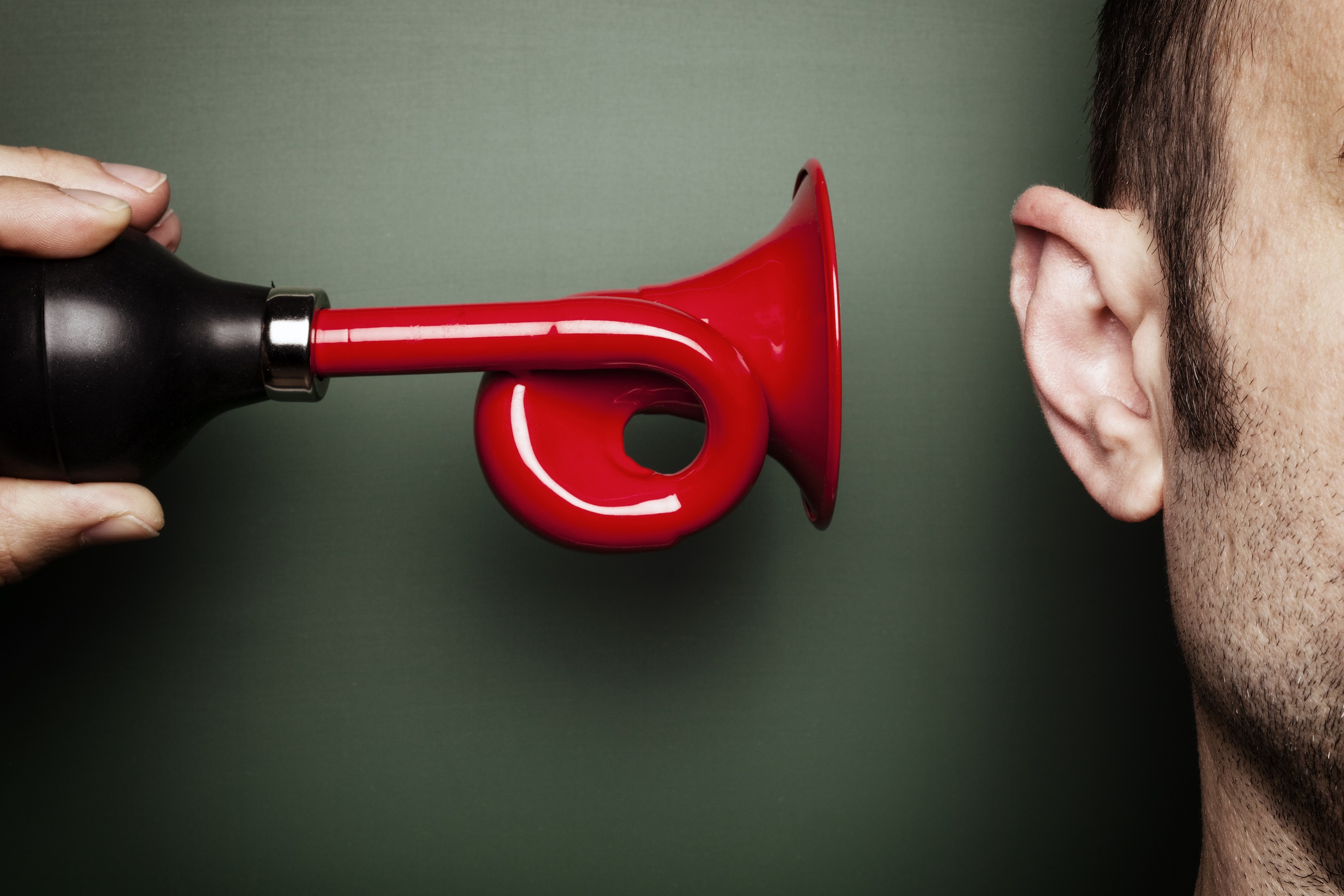 Attention Please - Signal Horn Ear Alarm Loud Scare Humor