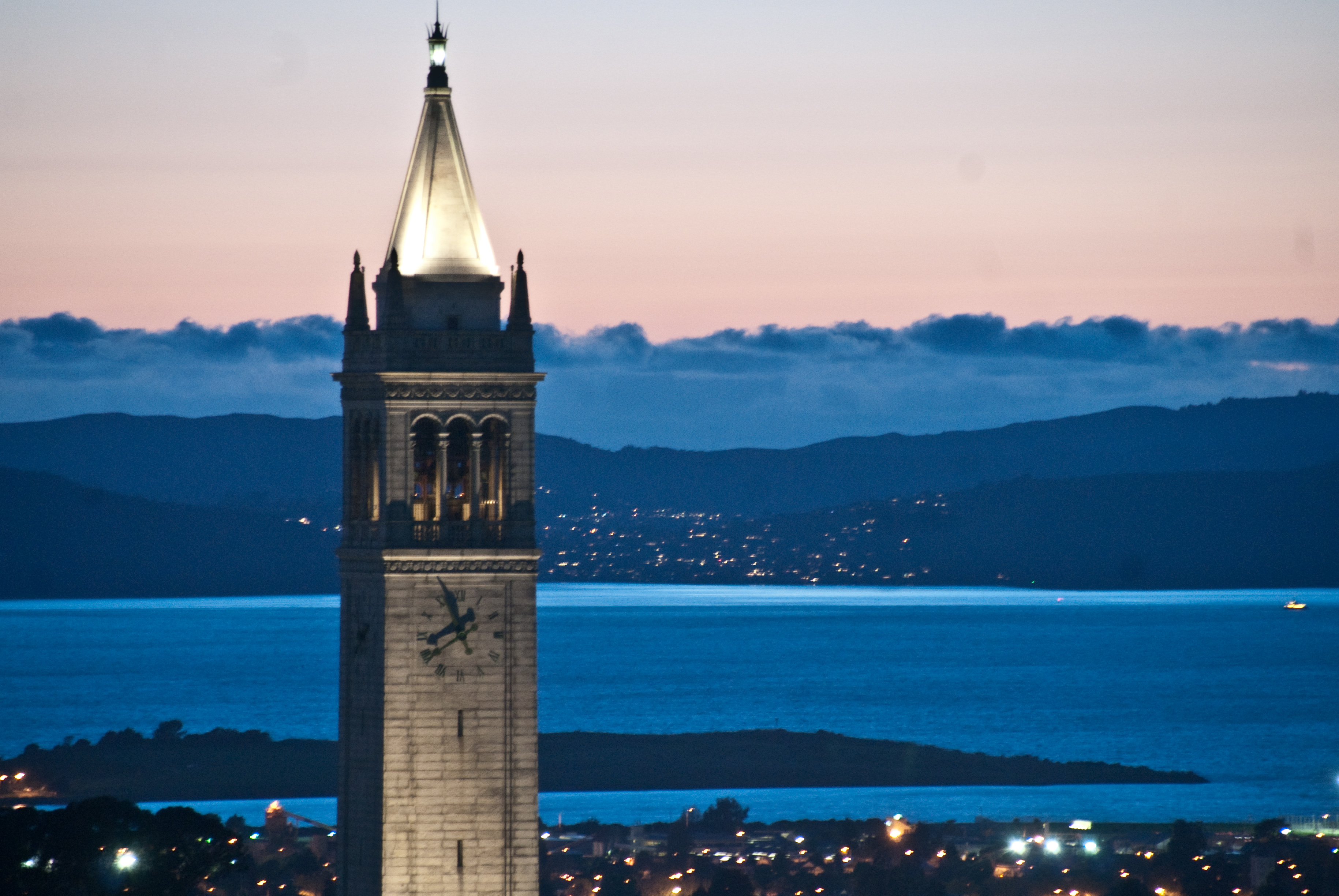 nvidia-ceo-jensen-huang-kicks-off-berkeley-ai-event_m
