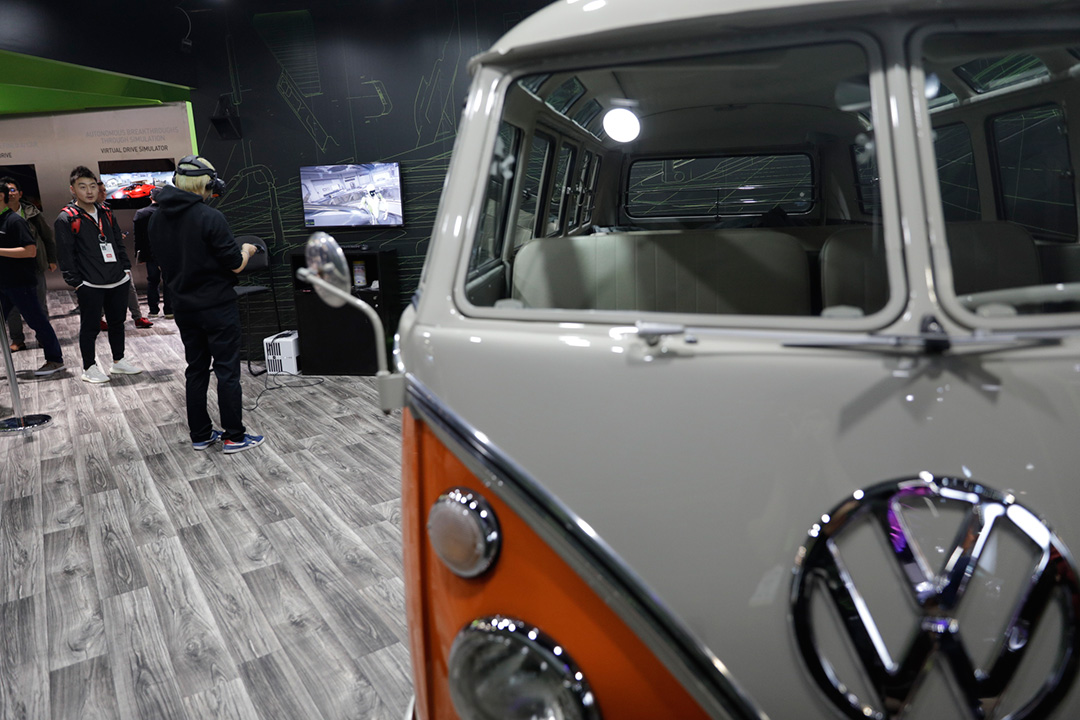 magic-bus-vw-microbus-id-buzz-nvidia-holodeck-ces_m