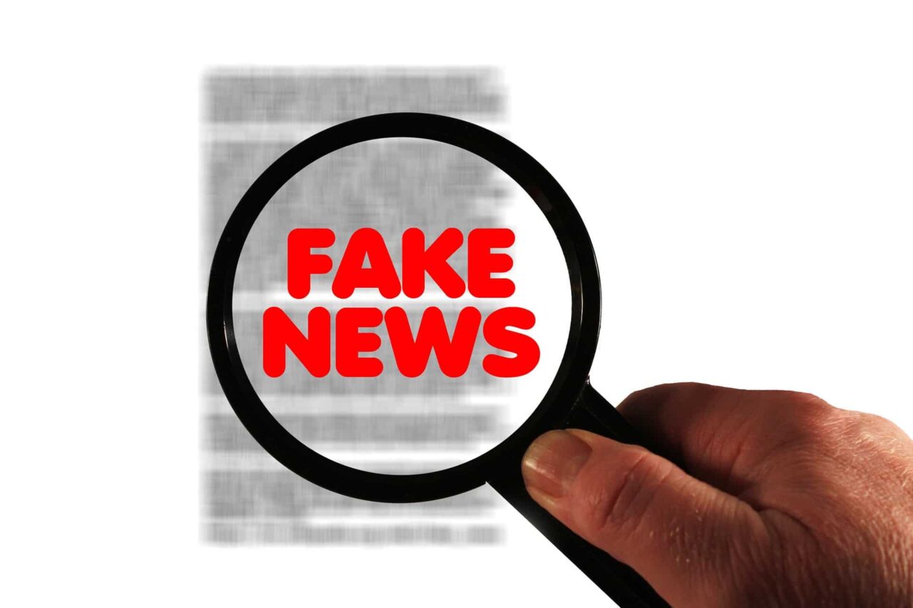 hoax-2097359_1920-1280x853
